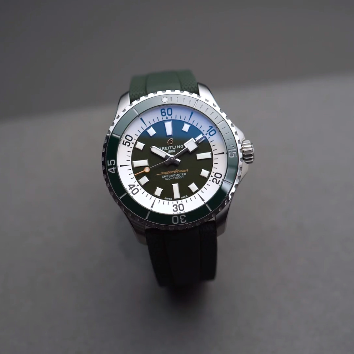 Breitling Superocean Automatic 44 Produktbild main 4