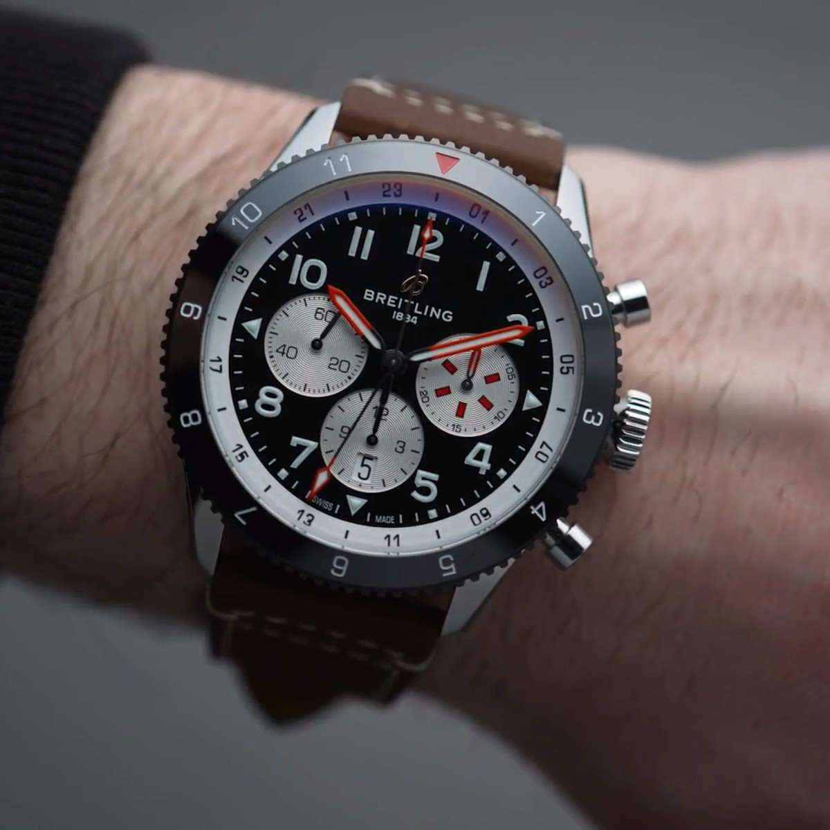 Breitling Super AVI B04 Chronograph GMT 46 Produktbild main 1