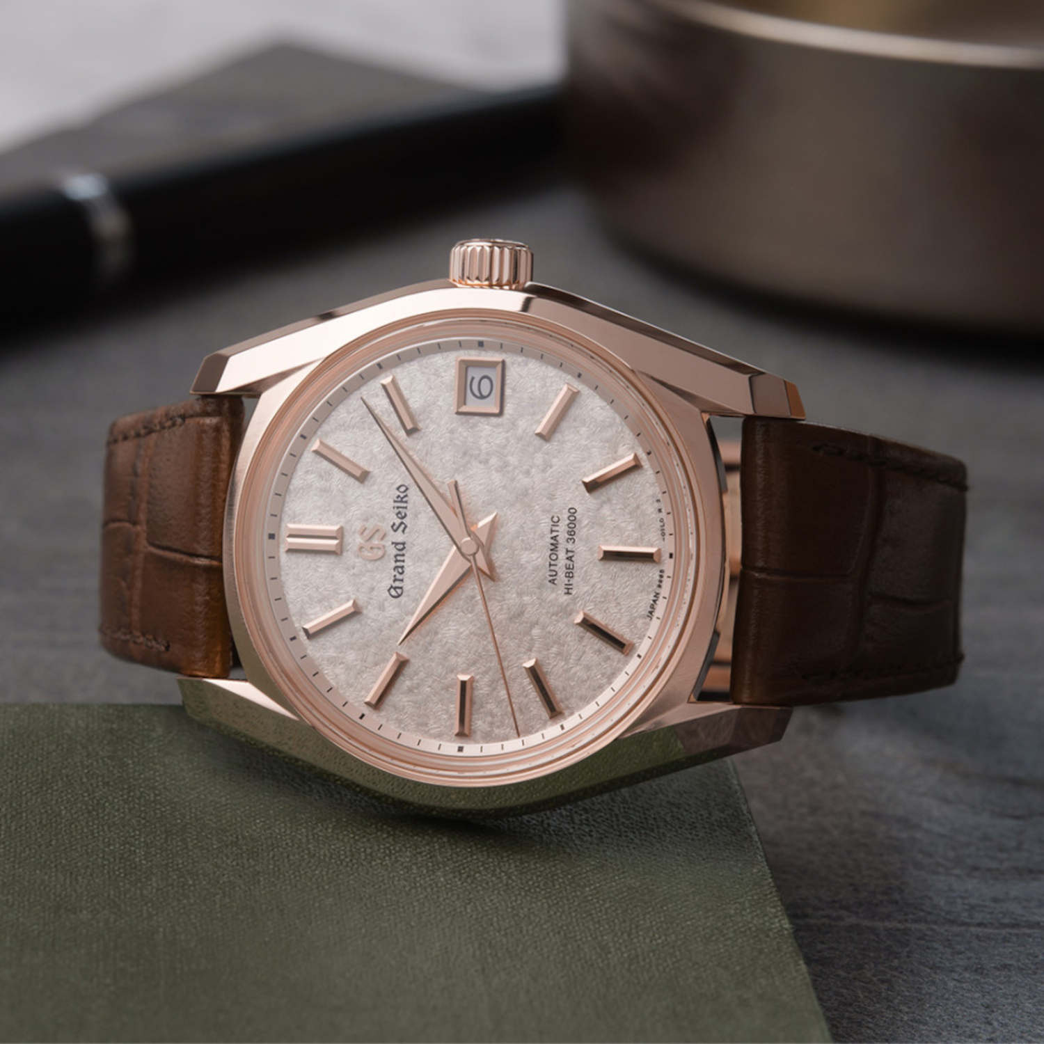 Grand Seiko Heritage Kollektion Sakura-Kakushi Mechanisches Hi-Beat 36000 Produktbild main 3