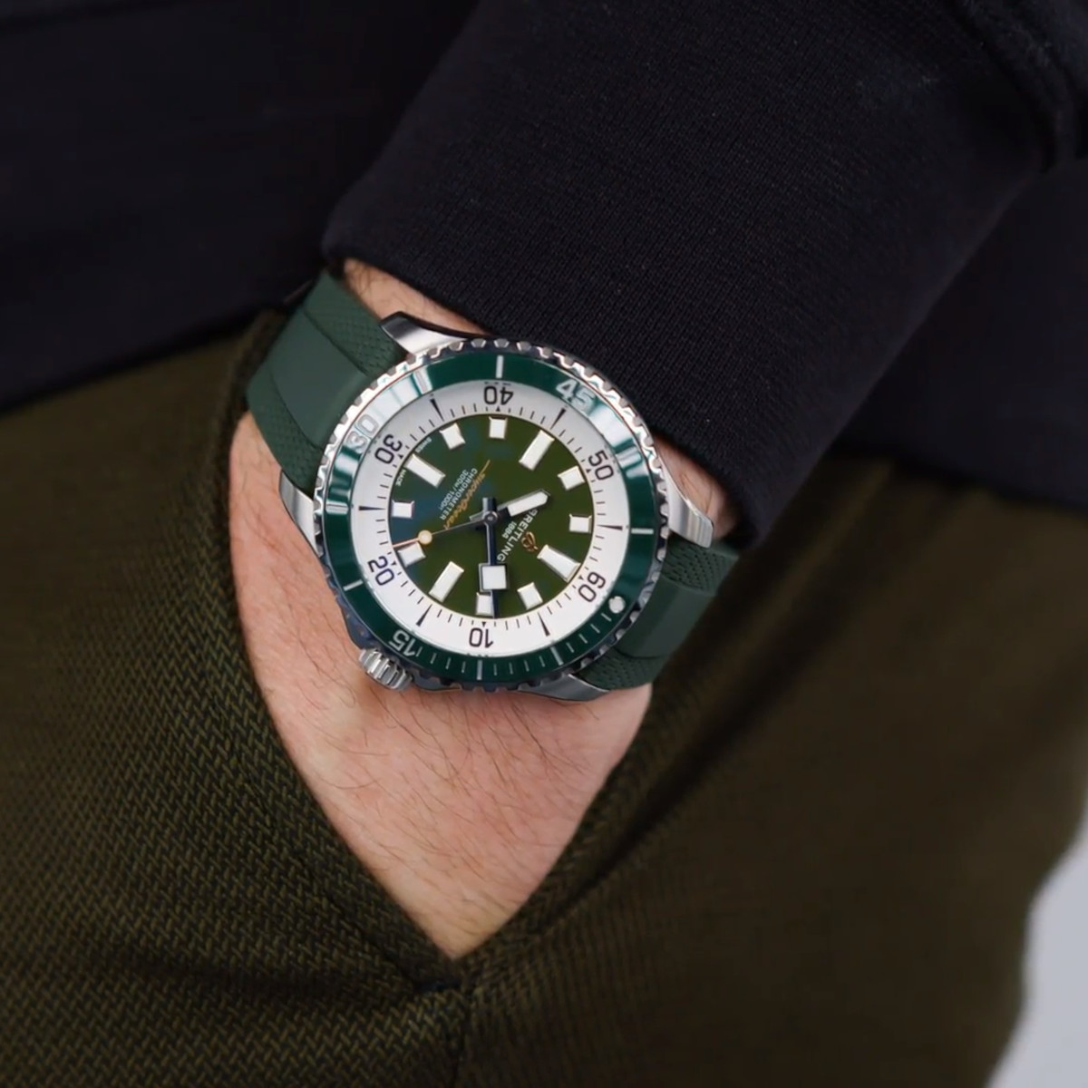 Breitling Superocean Automatic 44 Produktbild main 2