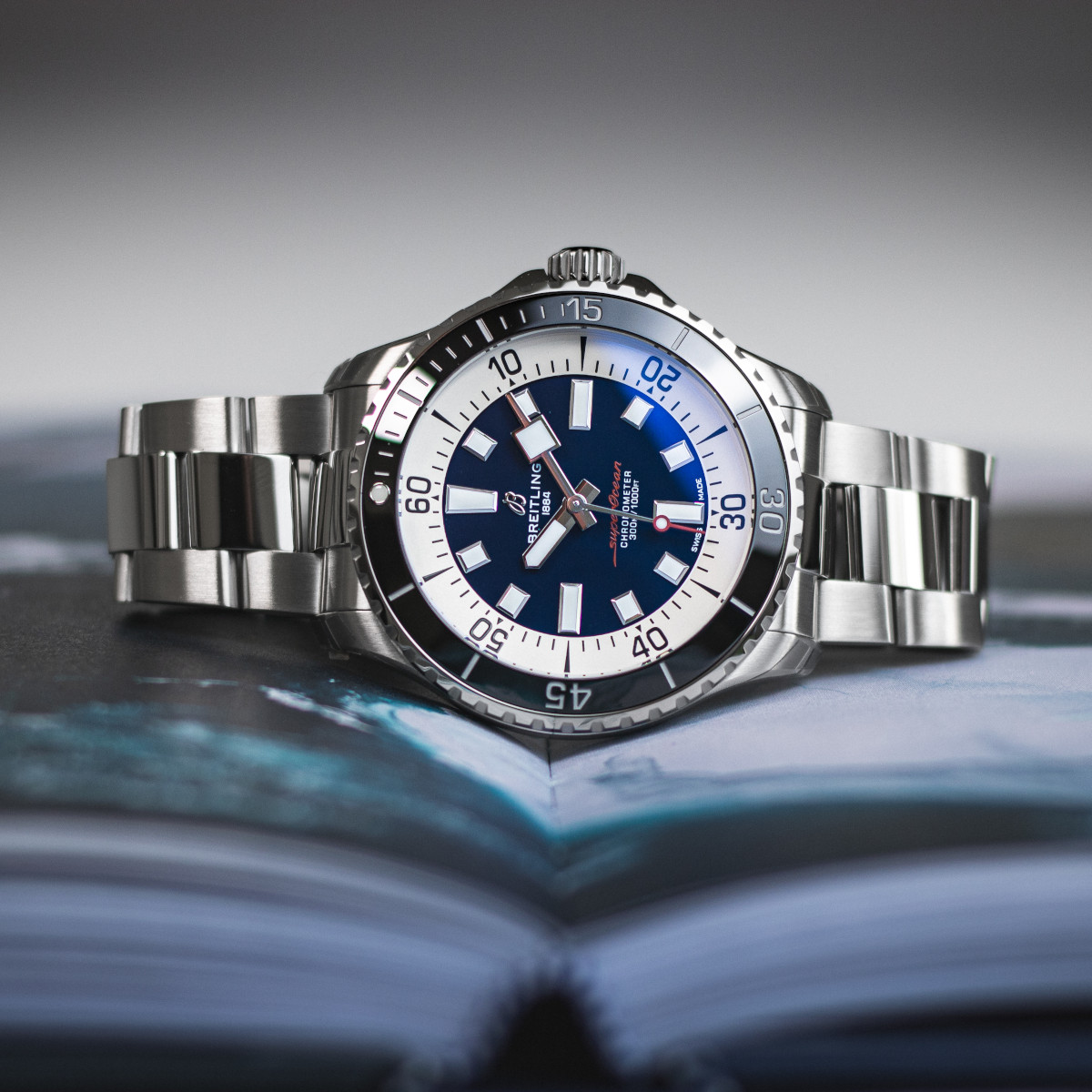 Breitling Superocean Automatic 44 Produktbild main 2