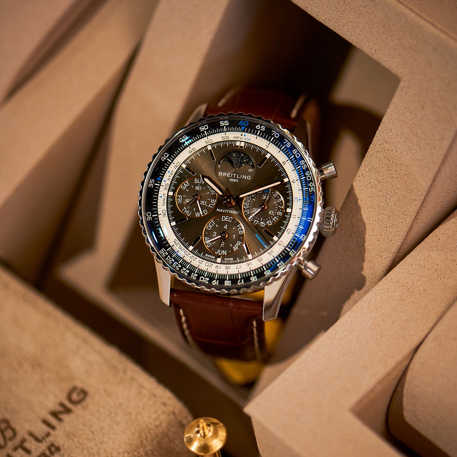 Breitling Navitimer B19 Chronograph 43 Perpetual Calendar CPO Produktbild main 4