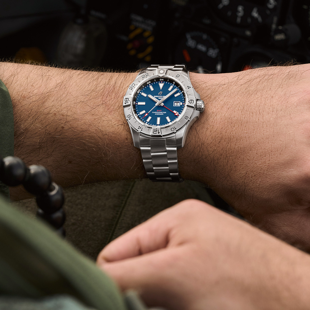 Breitling Avenger Automatic GMT 44 Produktbild main 4