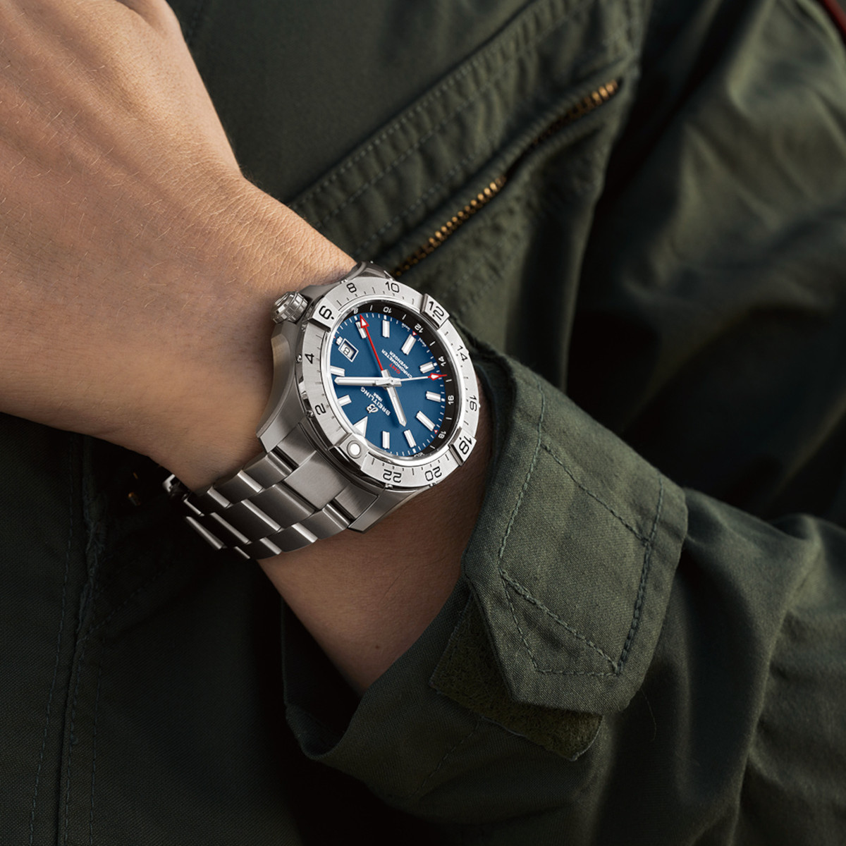 Breitling Avenger Automatic GMT 44 Produktbild main 2