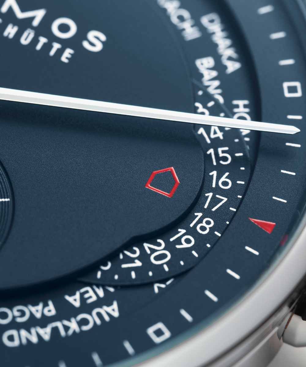 NOMOS Glashütte Zürich Weltzeit Nachtblau Produktbild main 4