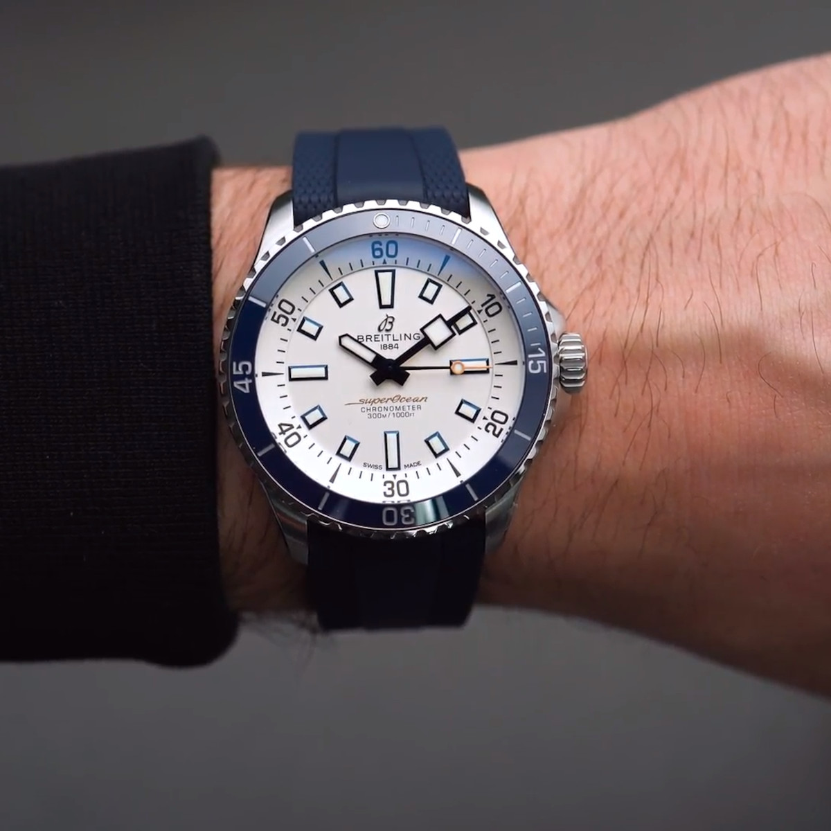 Breitling Superocean Automatic 42 Produktbild main 2