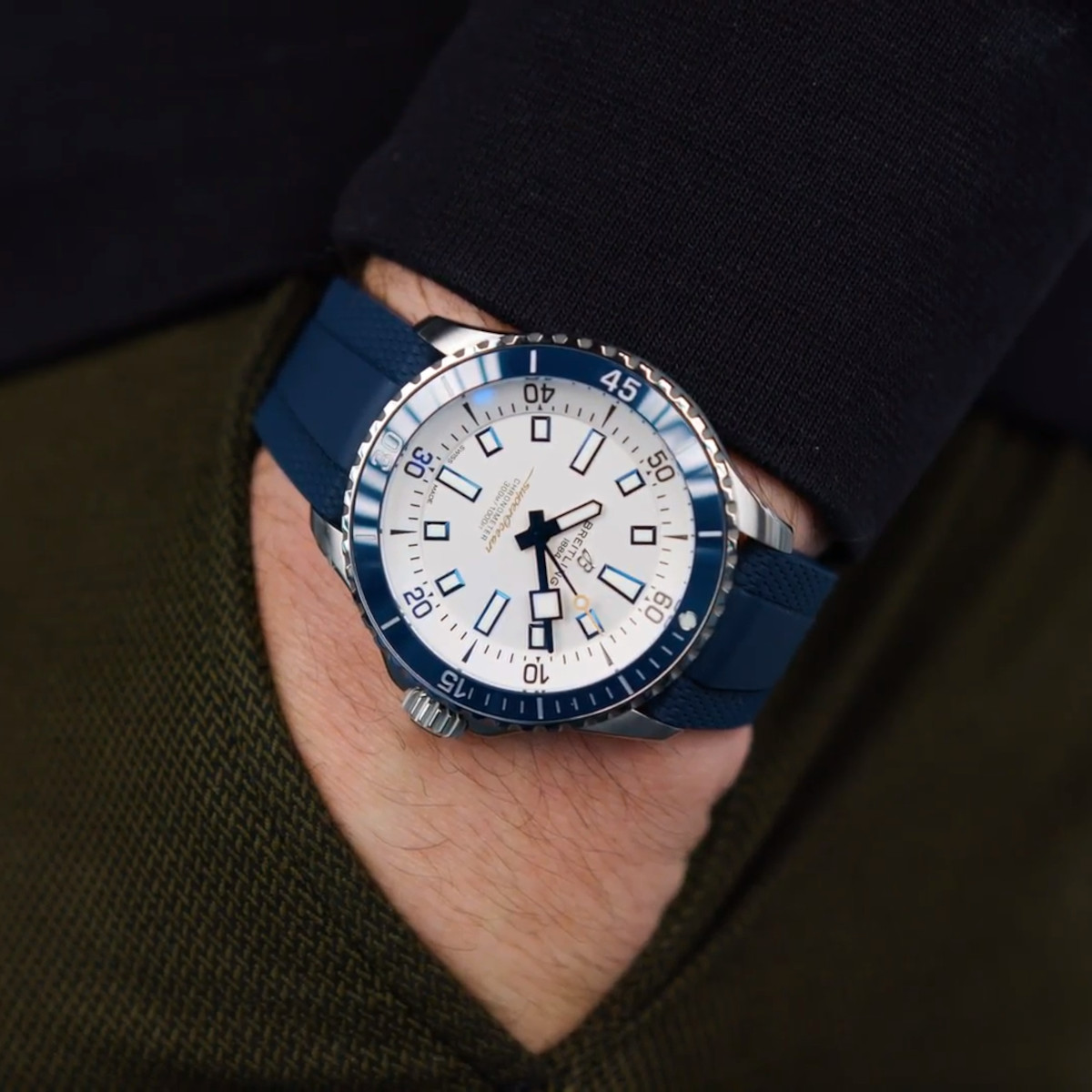 Breitling Superocean Automatic 42 Produktbild main 3