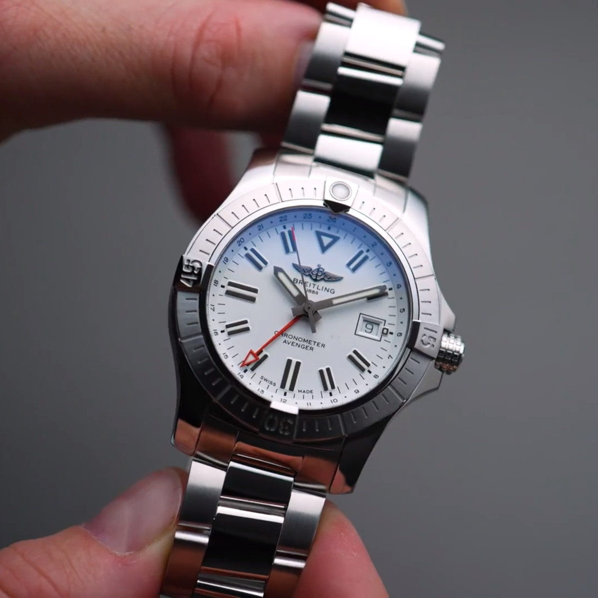 Breitling Avenger Automatic GMT 43 Produktbild main 1