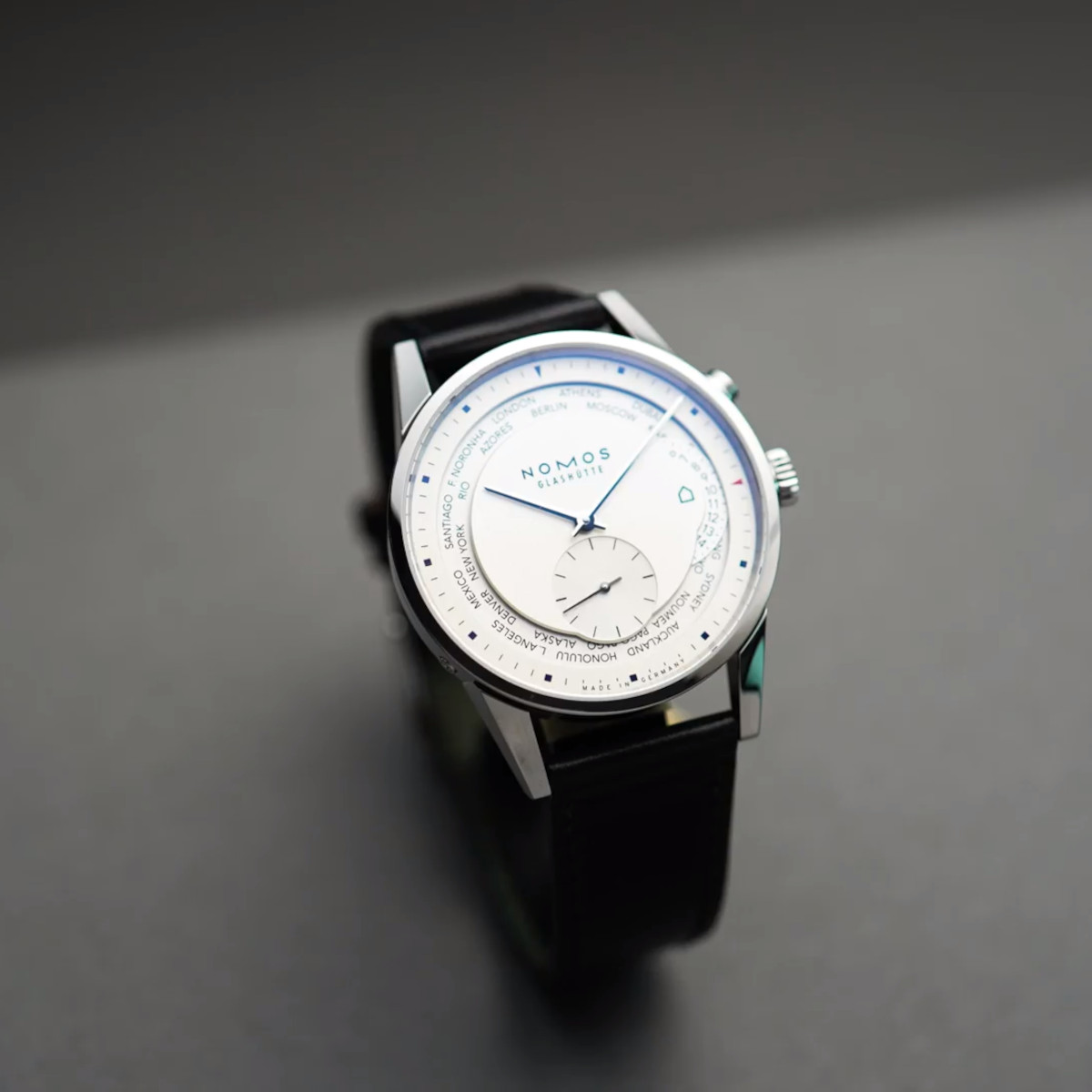 NOMOS Glashütte Zürich Weltzeit  Produktbild main 1