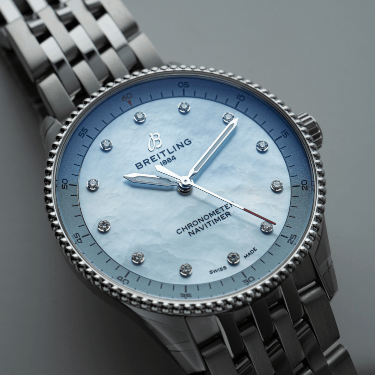 Breitling Navitimer 32 Produktbild main 3