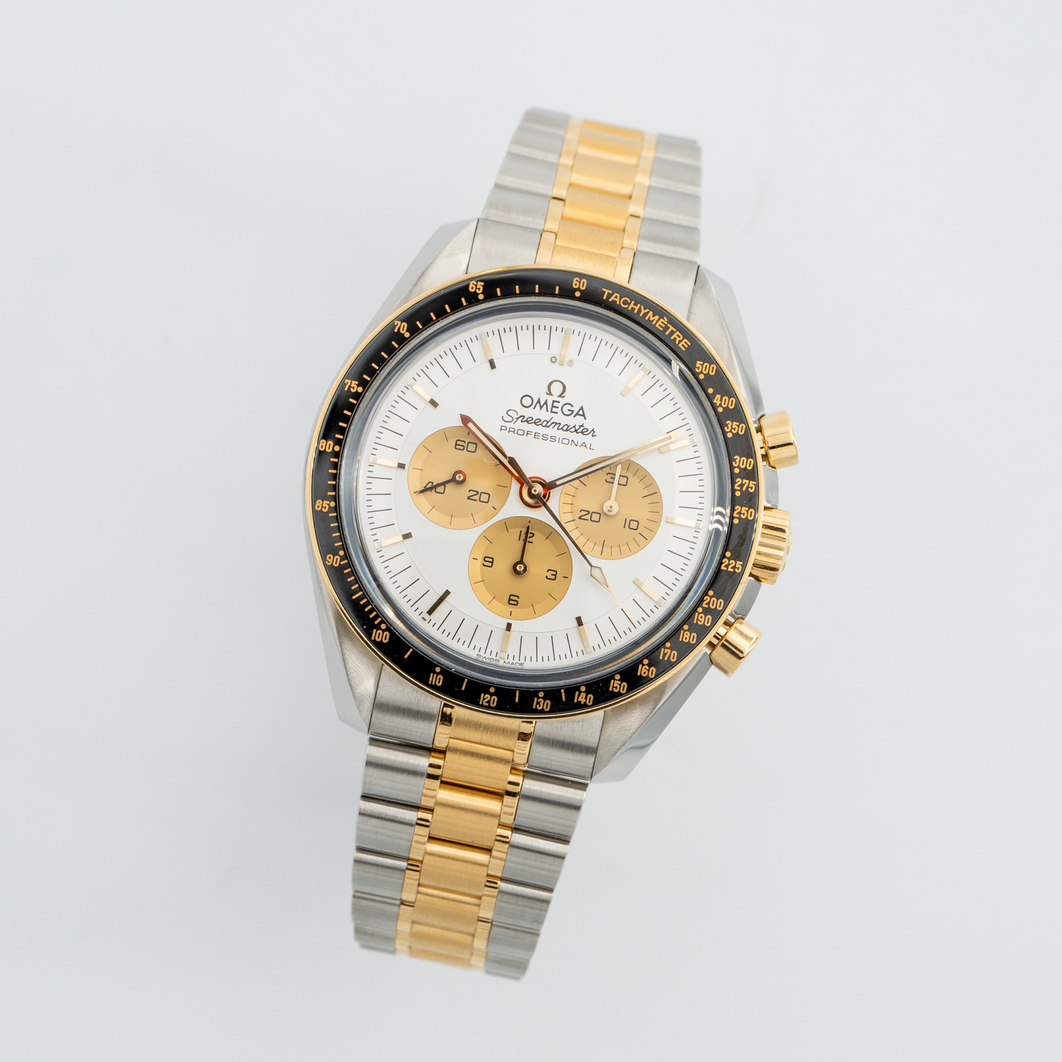 OMEGA Speedmaster Moonwatch Saphir Chronograph CPO2 Produktbild main 1