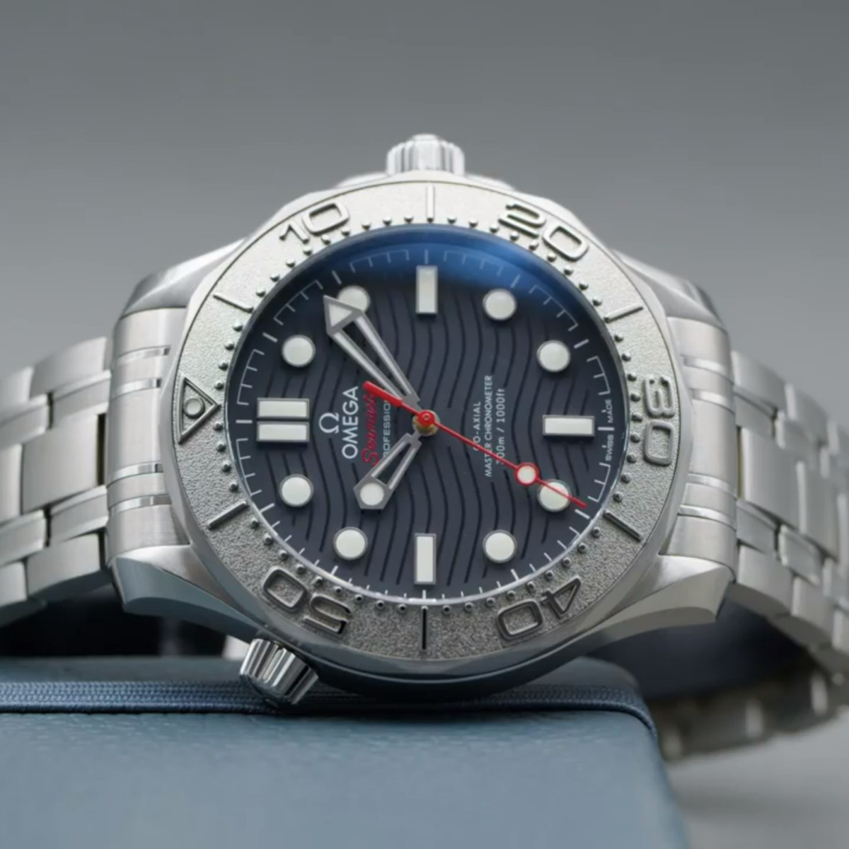 OMEGA Seamaster Diver 300M Nekton 42 Produktbild main 3