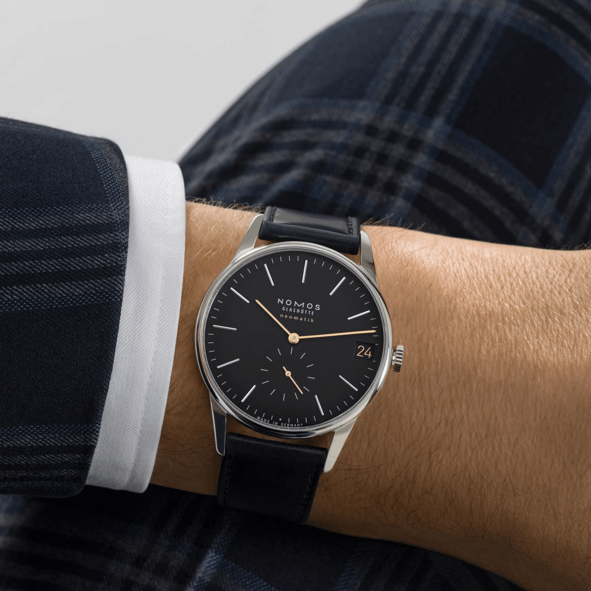 NOMOS Glashütte Orion Neomatik 41 Datum New Black Produktbild main 1