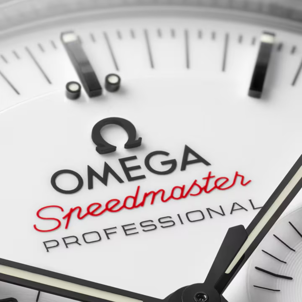 OMEGA Speedmaster Moonwatch Saphir Chronograph Produktbild main 3