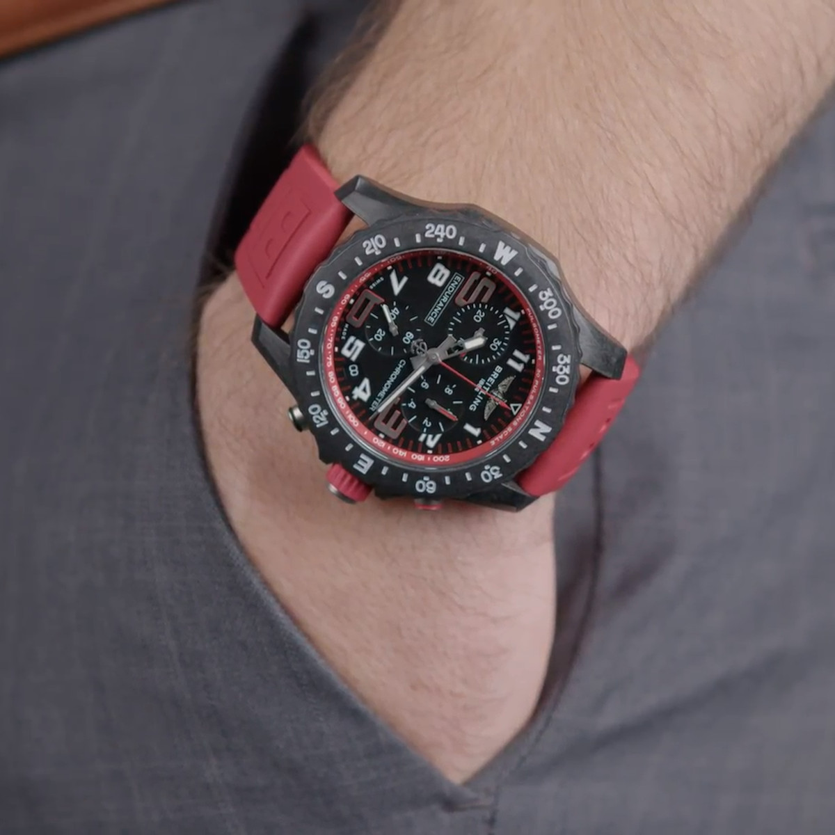 Breitling Endurance Pro 44 Produktbild main 4