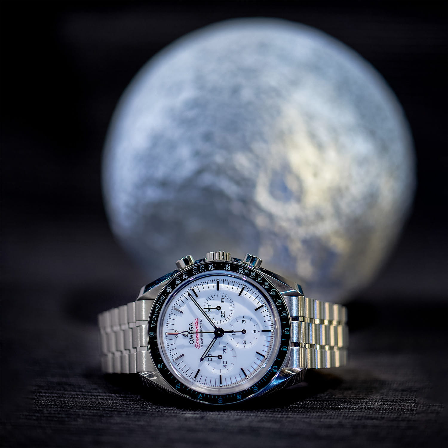 OMEGA Speedmaster Moonwatch Saphir Chronograph CPO Produktbild main 1