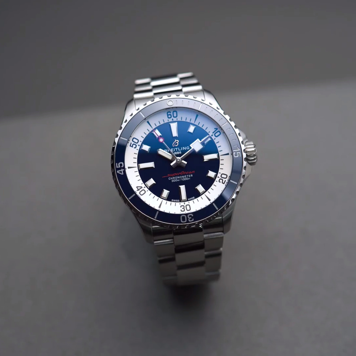 Breitling Superocean Automatic 42 Produktbild main 3