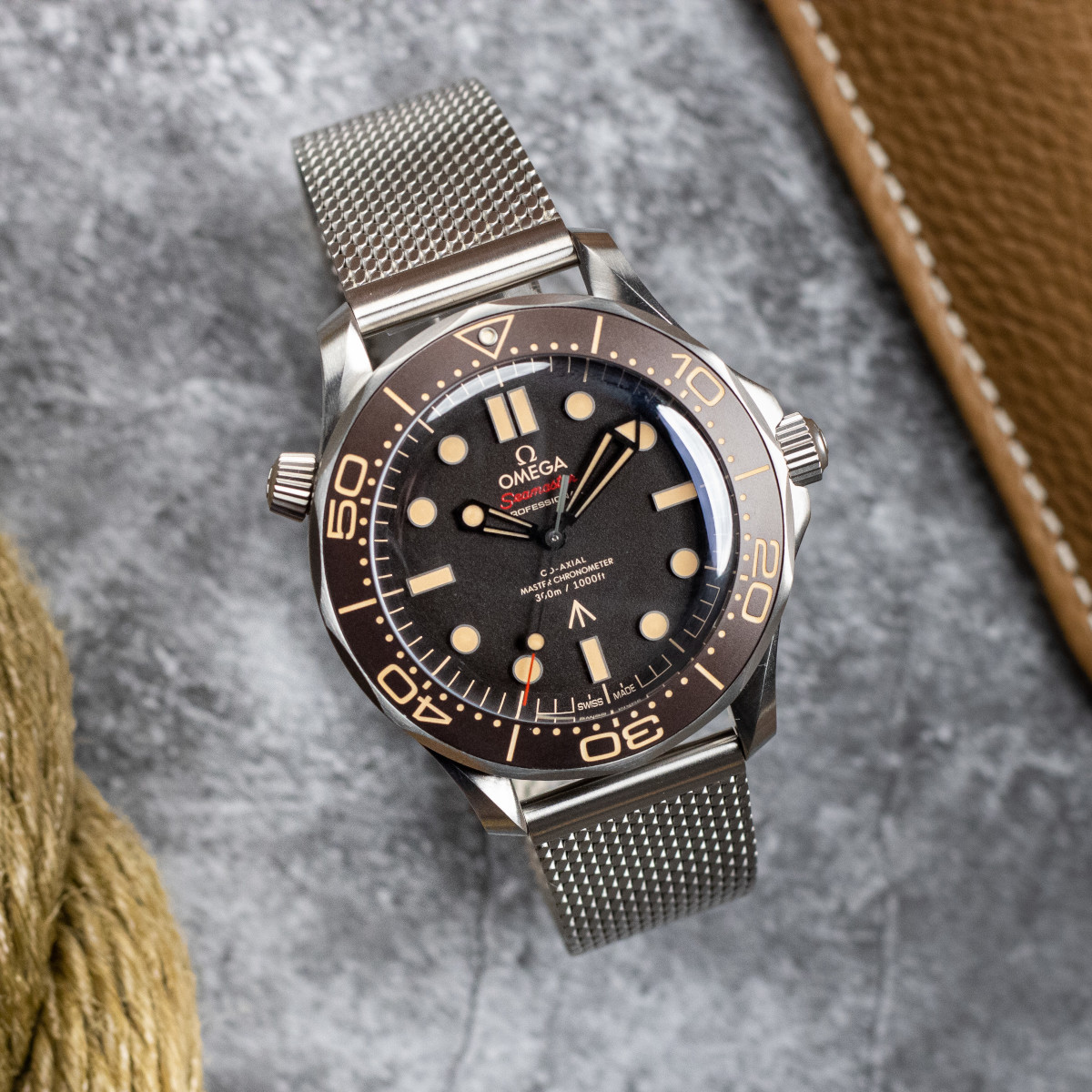 OMEGA Seamaster Diver 300M 42 James Bond Titan  Produktbild main 1