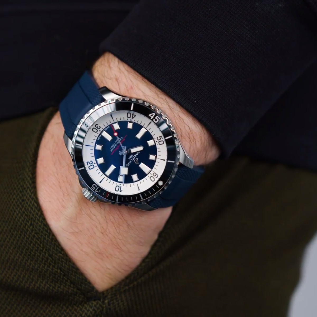 Breitling Superocean Automatic 44 Produktbild main 1