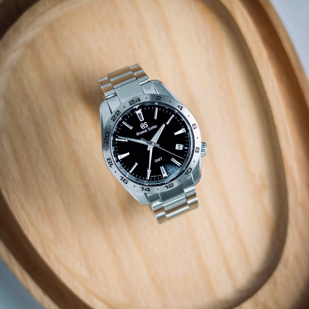 Grand Seiko Sport Quartz GMT Produktbild main 2