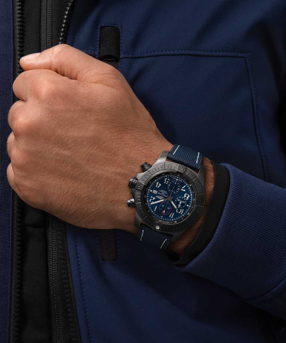 Breitling Super Avenger Chronograph 48 Night Mission Produktbild main 3