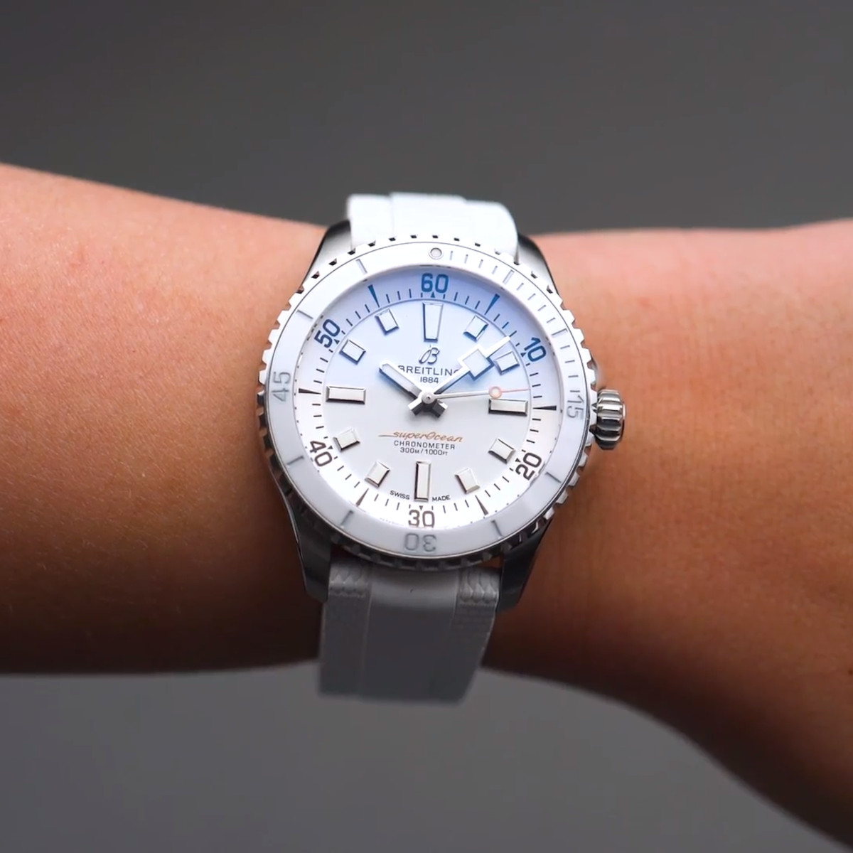 Breitling Superocean Automatic 36 Produktbild main 5