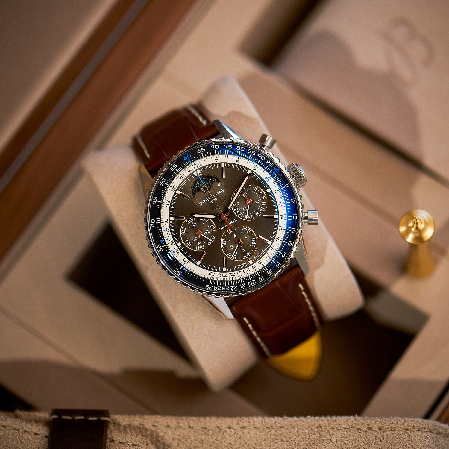 Breitling Navitimer B19 Chronograph 43 Perpetual Calendar CPO Produktbild main 6