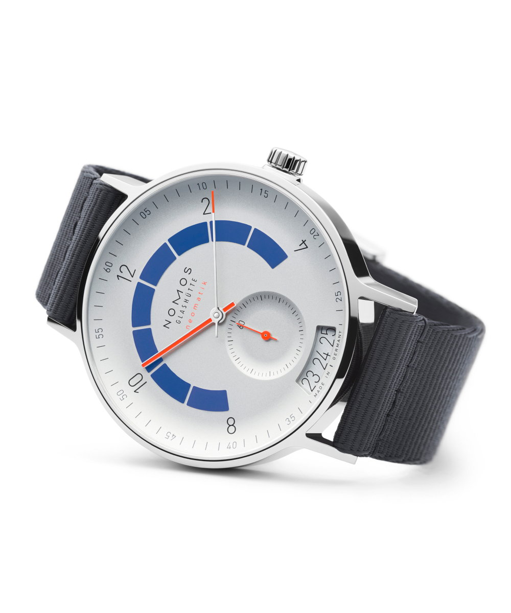 NOMOS Glashütte Autobahn Neomatik 41 Datum Sportgrau Produktbild main 3