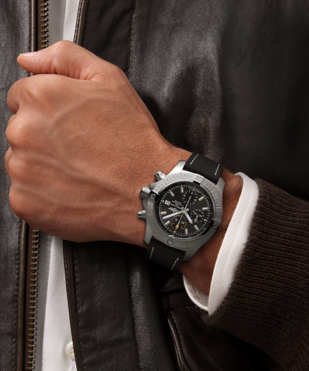 Breitling Avenger Chronograph 45 Produktbild main 1