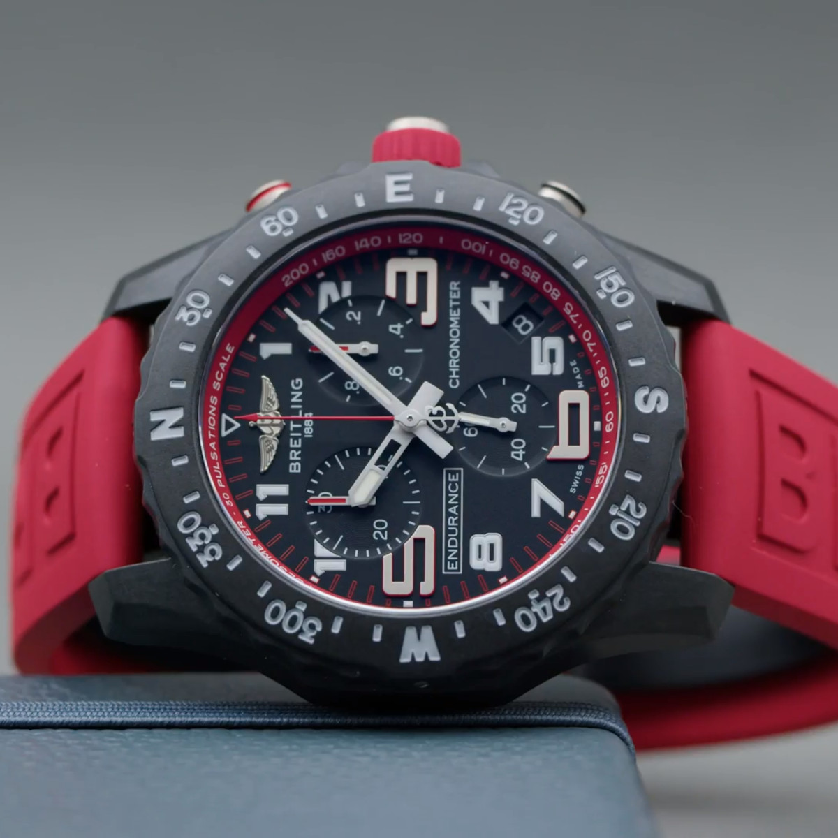 Breitling Endurance Pro 44 Produktbild main 3