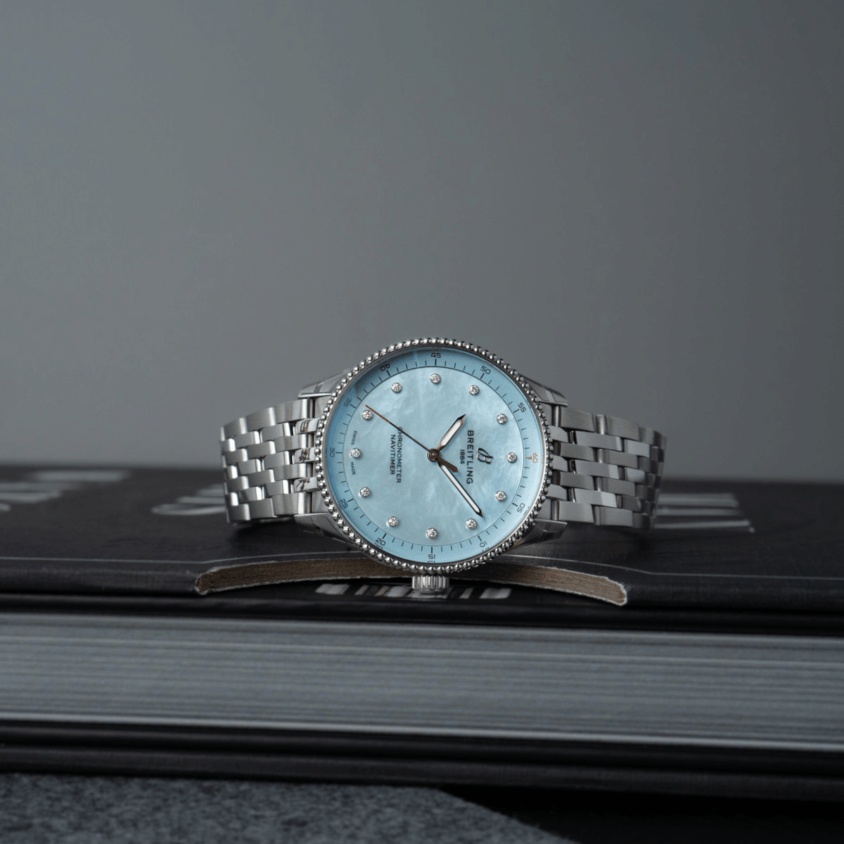 Breitling Navitimer 32 Produktbild main 4