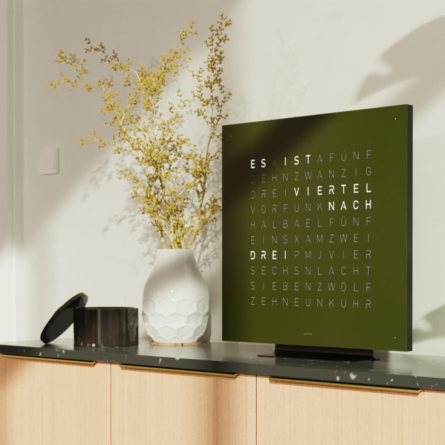 QLOCKTWO EARTH 45 Olive – Weißer Korpus Produktbild main 3