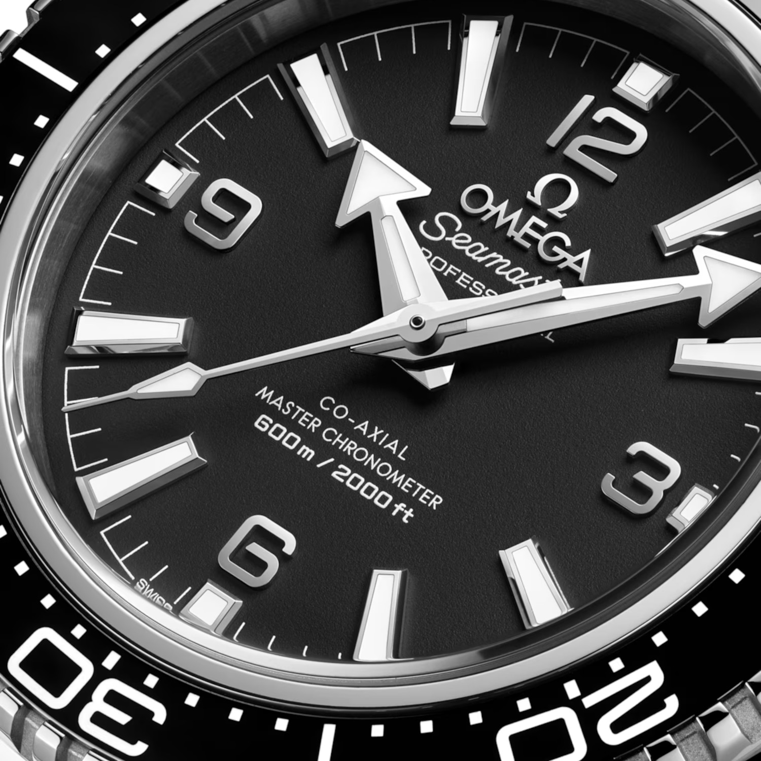 OMEGA Planet Ocean 600M Produktbild main 5