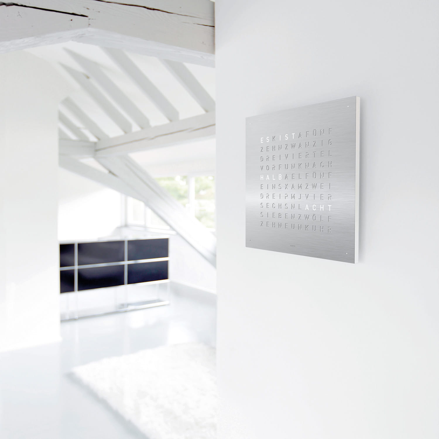 QLOCKTWO EARTH 45 Stainless Steel – Weißer Korpus Produktbild main 3