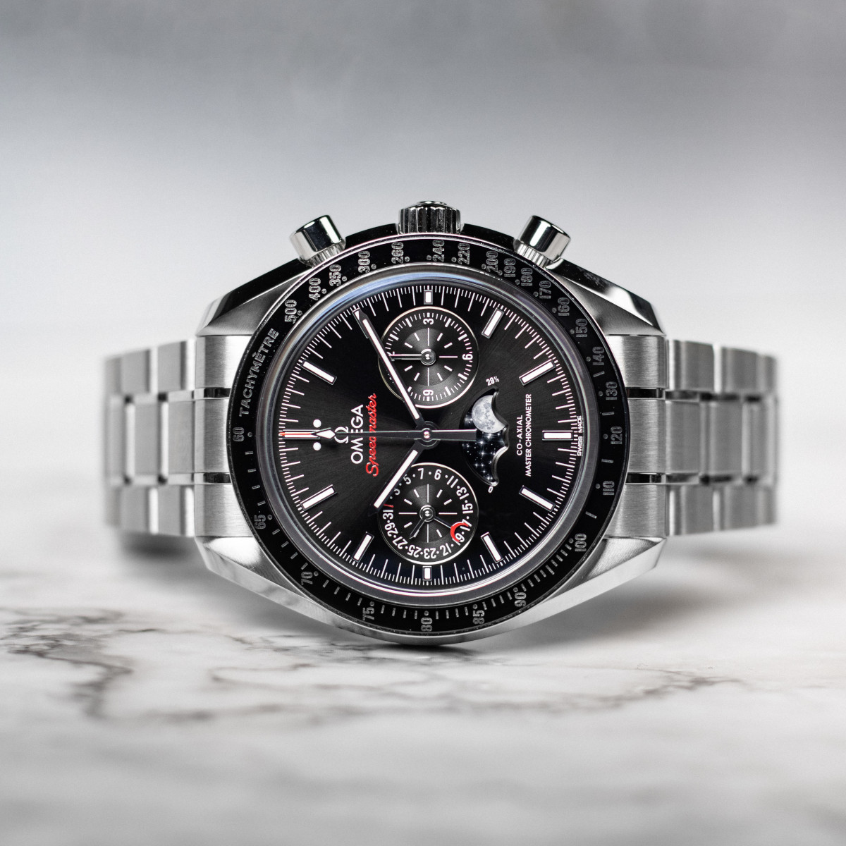 OMEGA Speedmaster Moonphase Chronograph Produktbild main 1