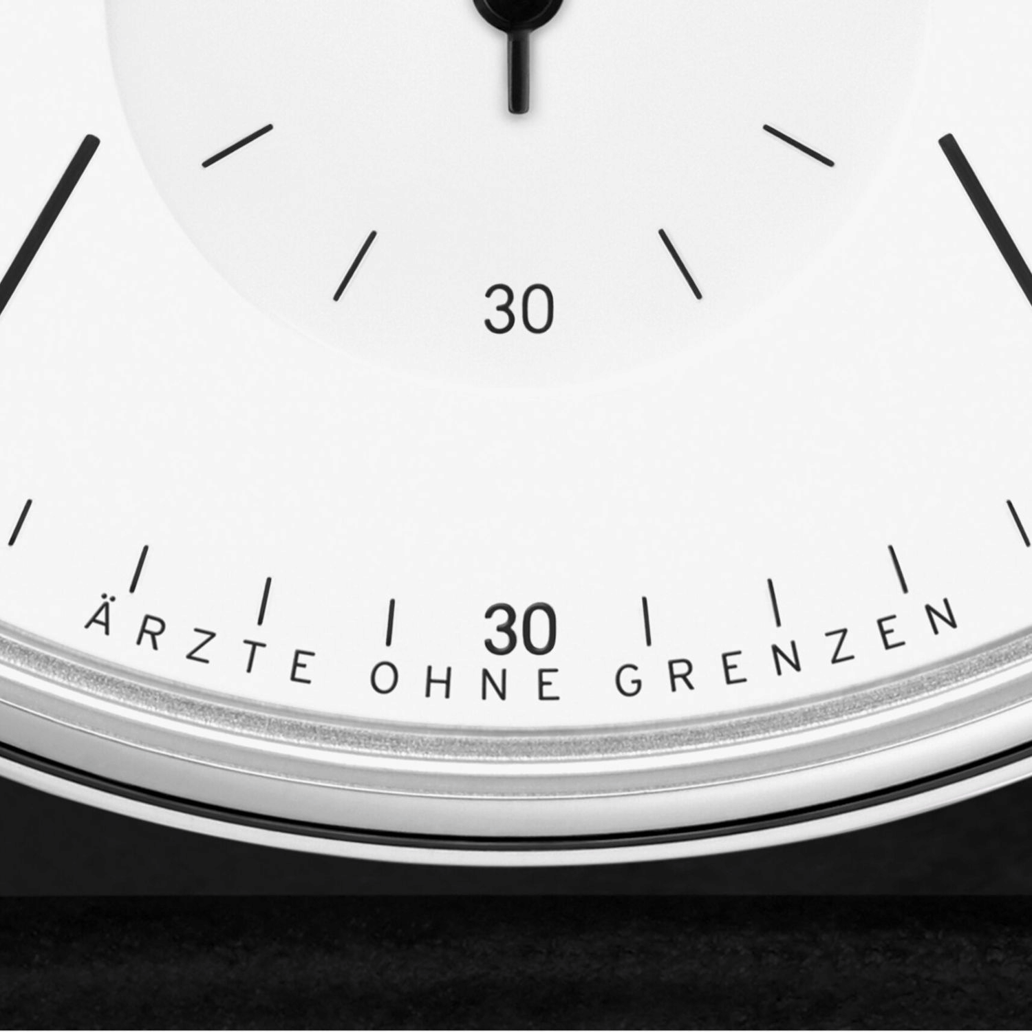 NOMOS Glashütte Ludwig Neomatik für Ärzte ohne Grenzen Produktbild main 3