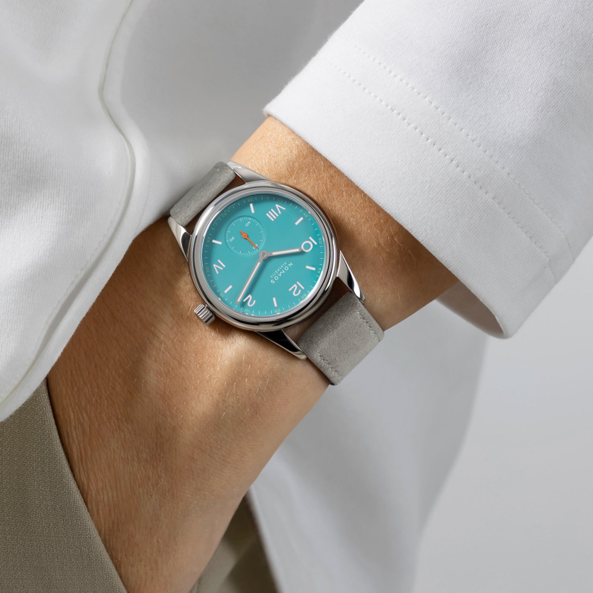 NOMOS Glashütte Club Campus Endless Blue Glasboden Produktbild main 2