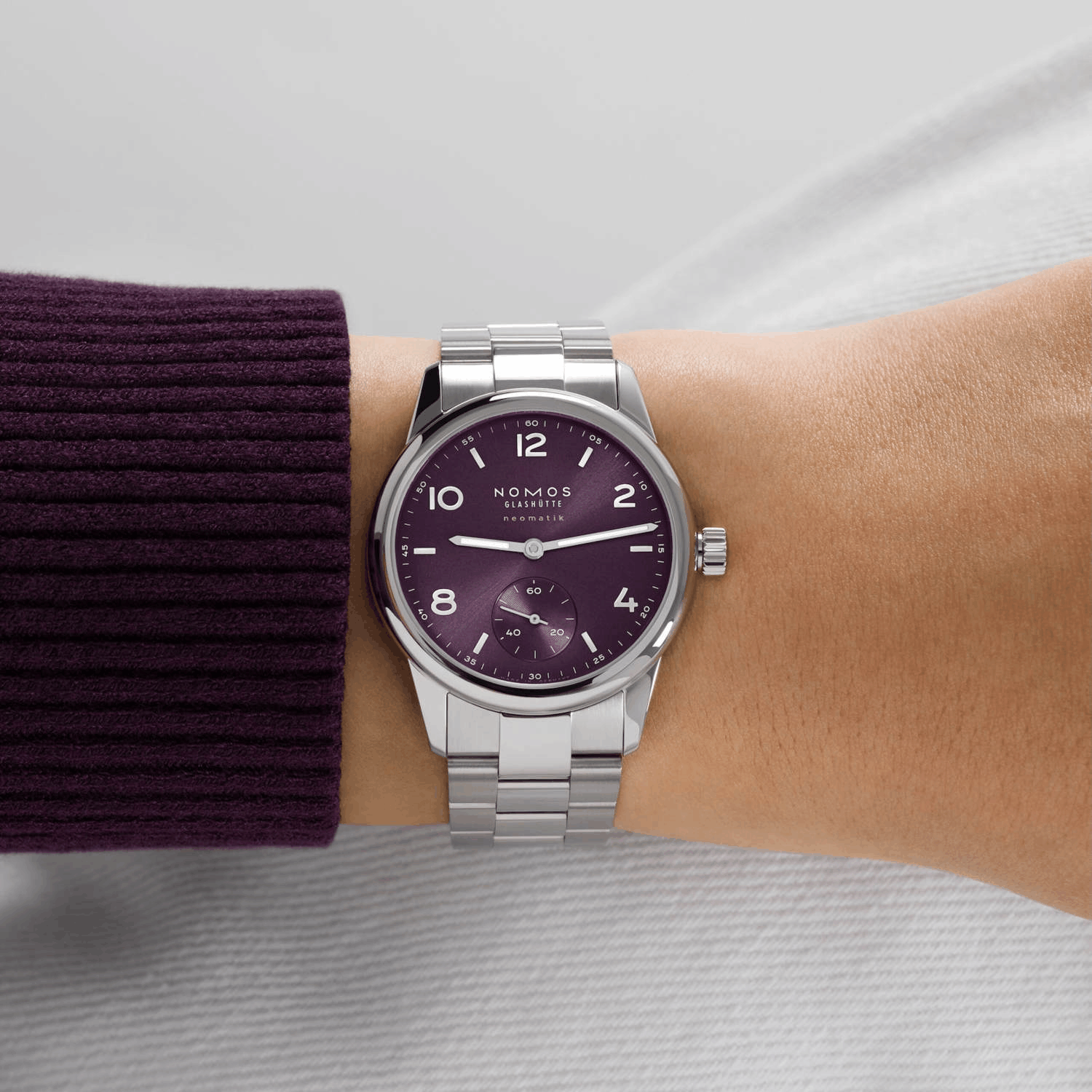 NOMOS Glashütte Club Sport Neomatik Purple Produktbild main 1