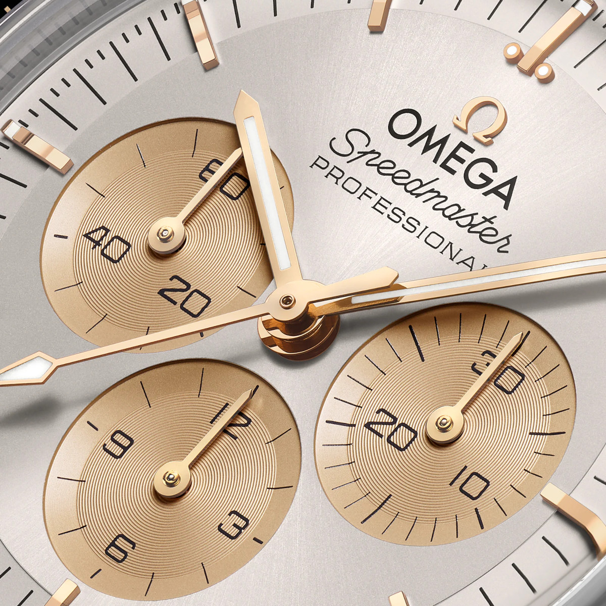 OMEGA Speedmaster Moonwatch Saphir Chronograph Produktbild main 3