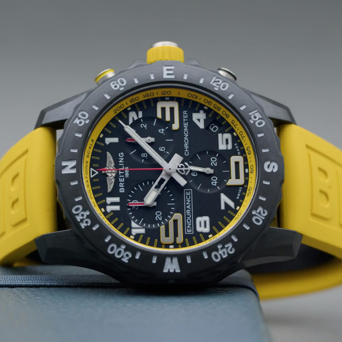 Breitling Endurance Pro 44 Produktbild main 1