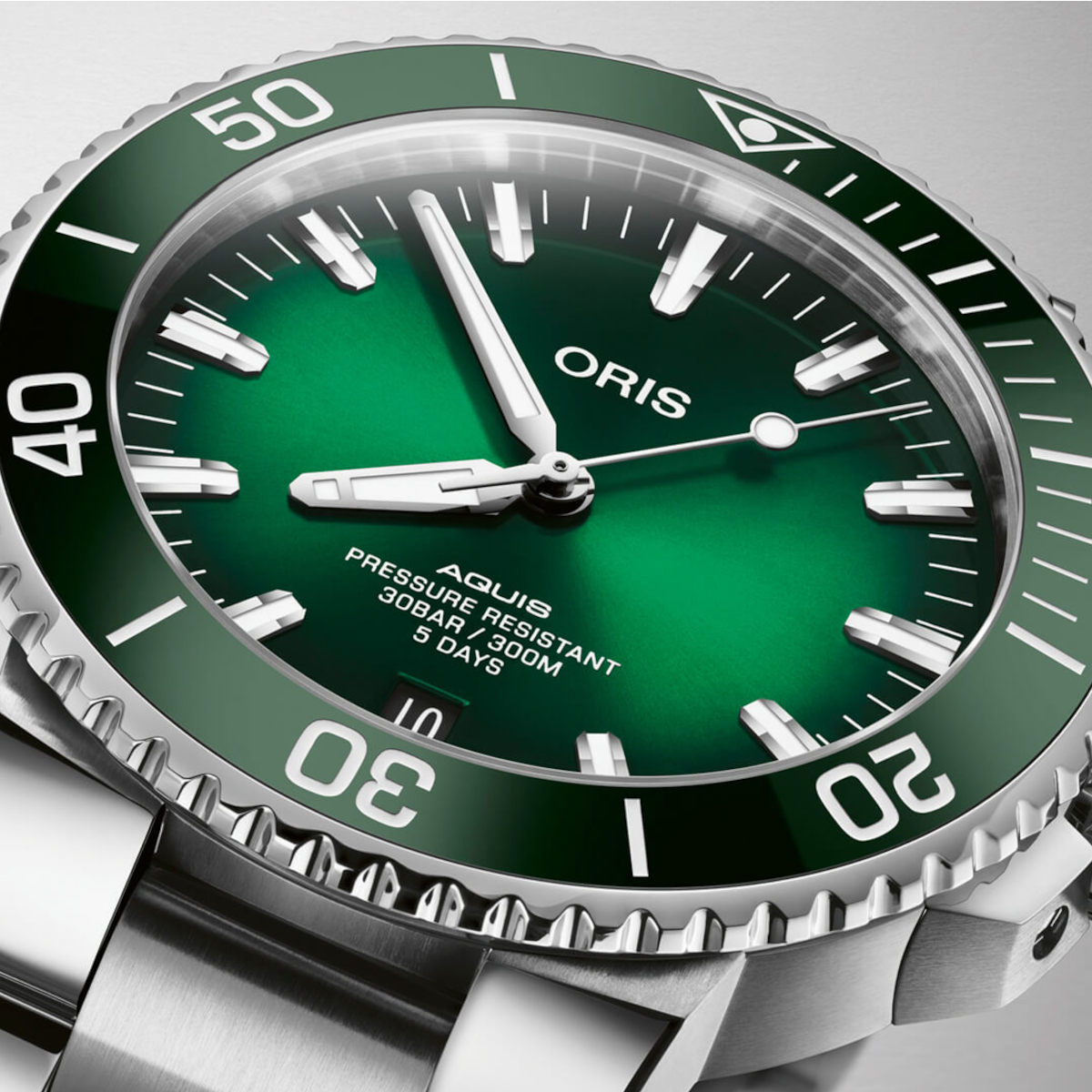 Oris Aquis Date 43.5 Produktbild main 1