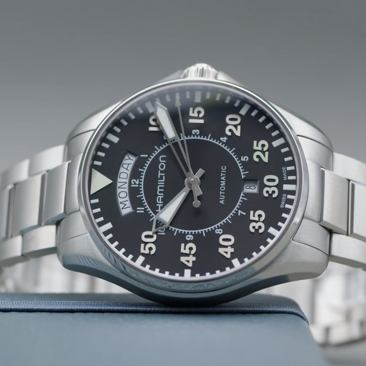 Hamilton Khaki Aviation Pilot Day Date Auto Produktbild main 5