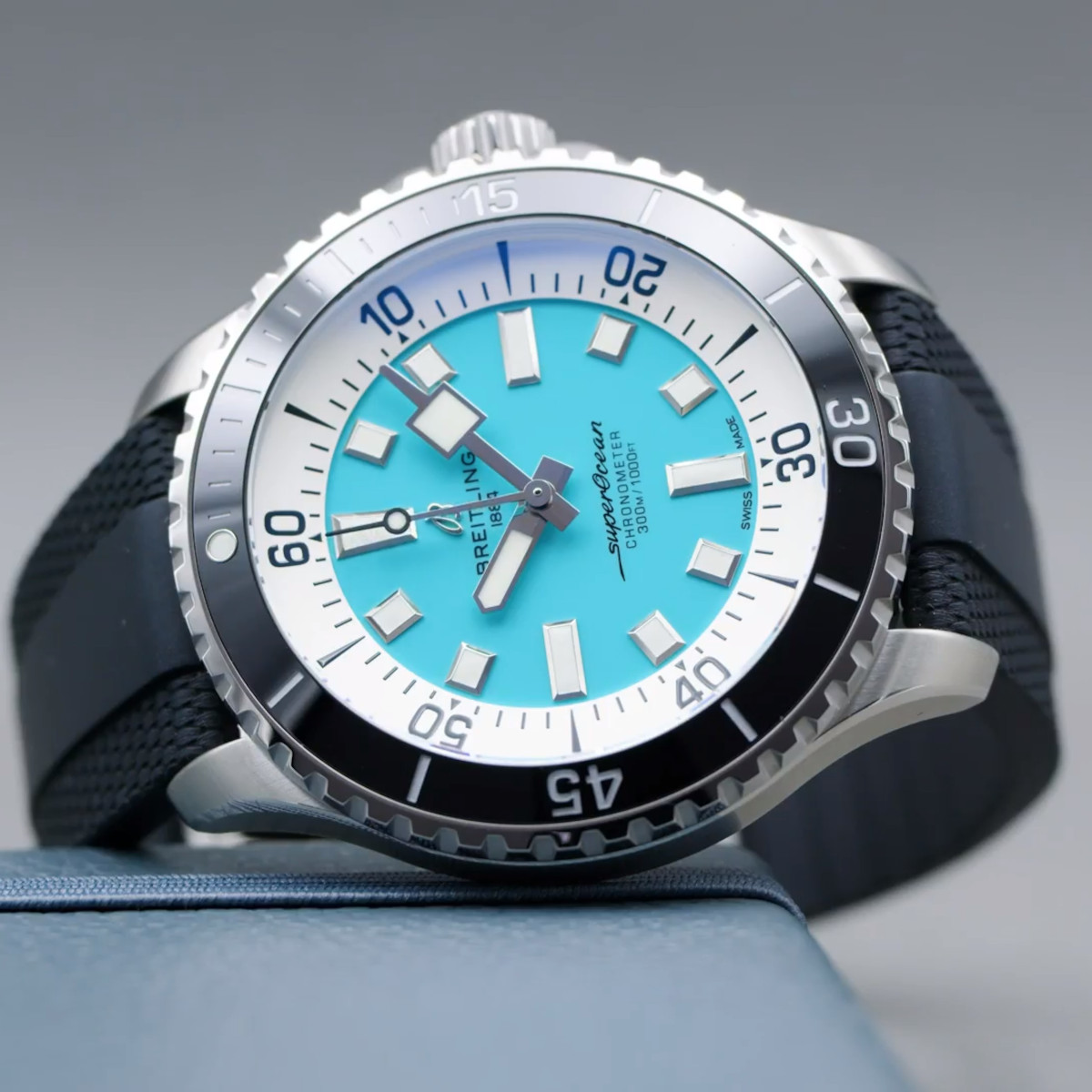Breitling Superocean Automatic 44 Produktbild main 4