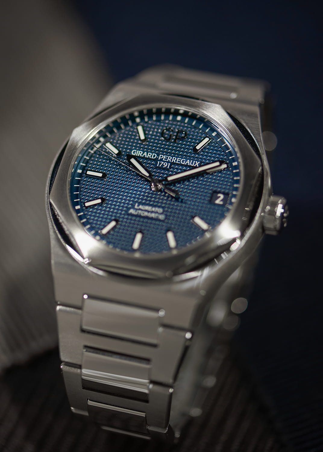 Girard-Perregaux Laureato 42 CPO Produktbild main 4