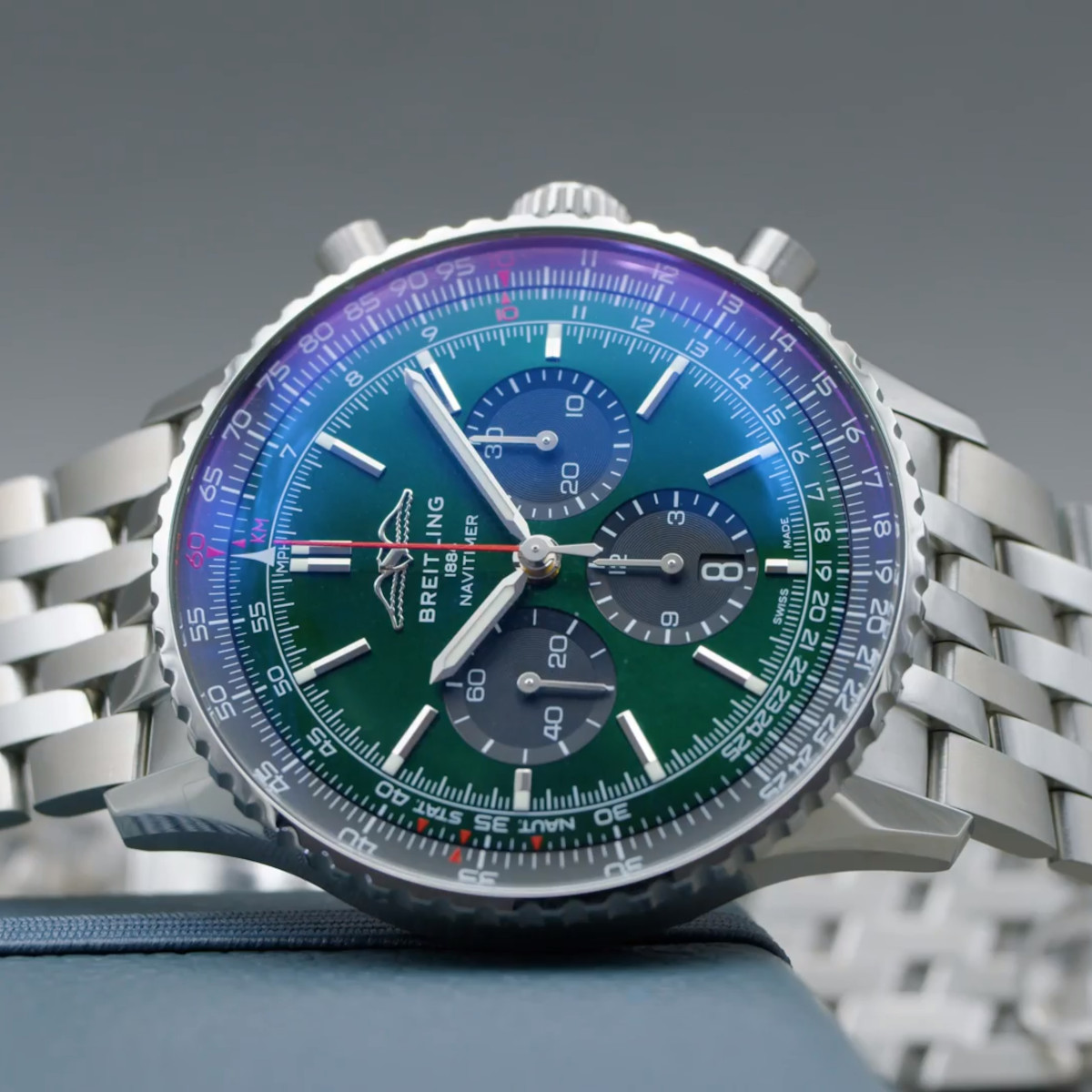 Breitling Navitimer B01 Chronograph 46 Produktbild main 4