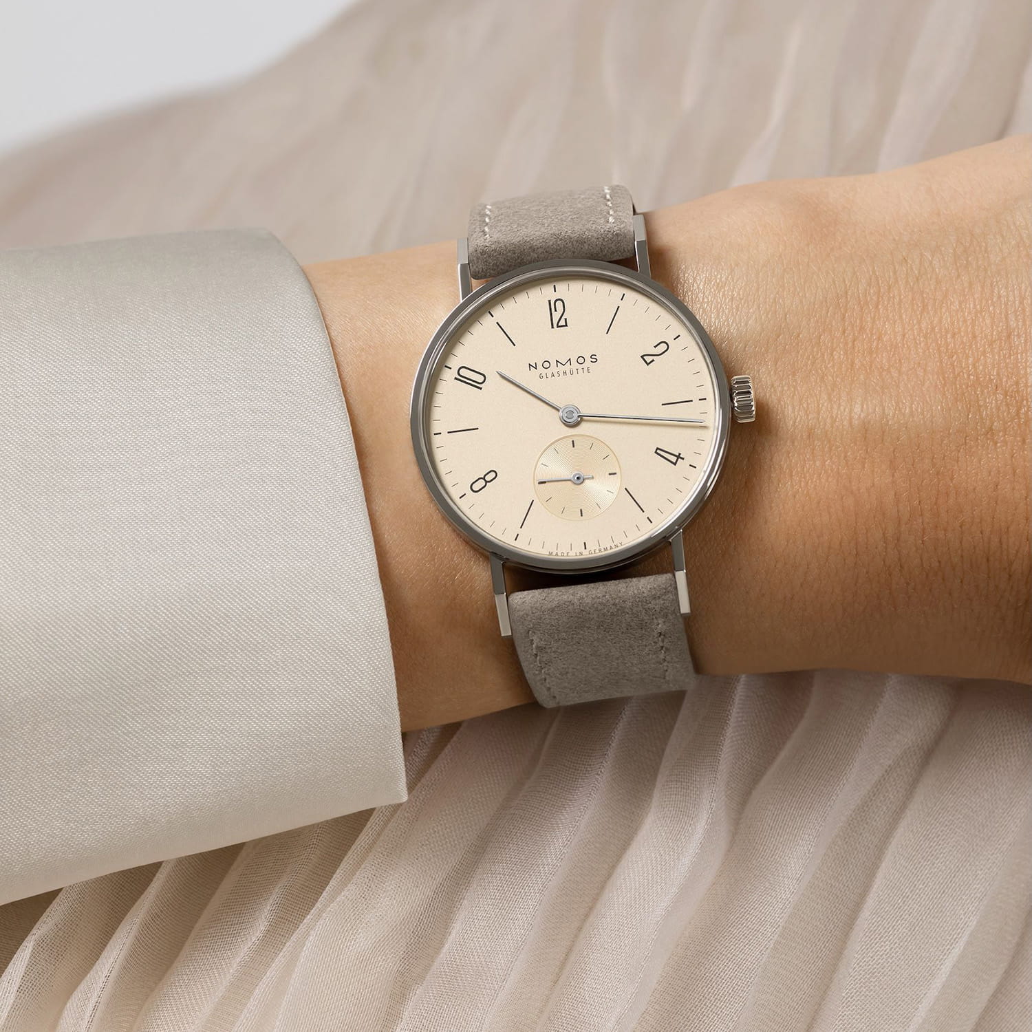 NOMOS Glashütte Tangente 33 Champagner Produktbild main 5