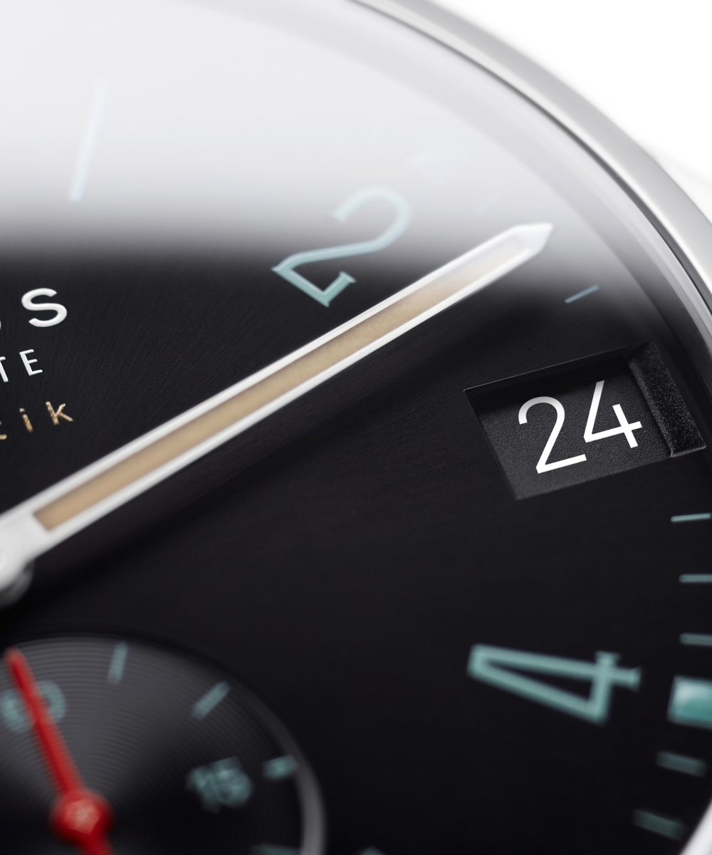 NOMOS Glashütte Tangente Sport Neomatik 42 Datum Produktbild main 2