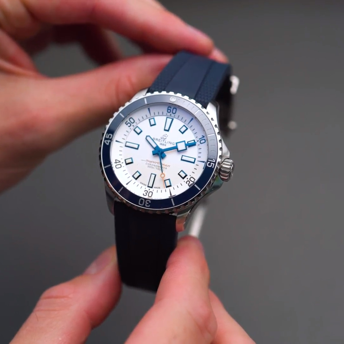 Breitling Superocean Automatic 42 Produktbild main 1