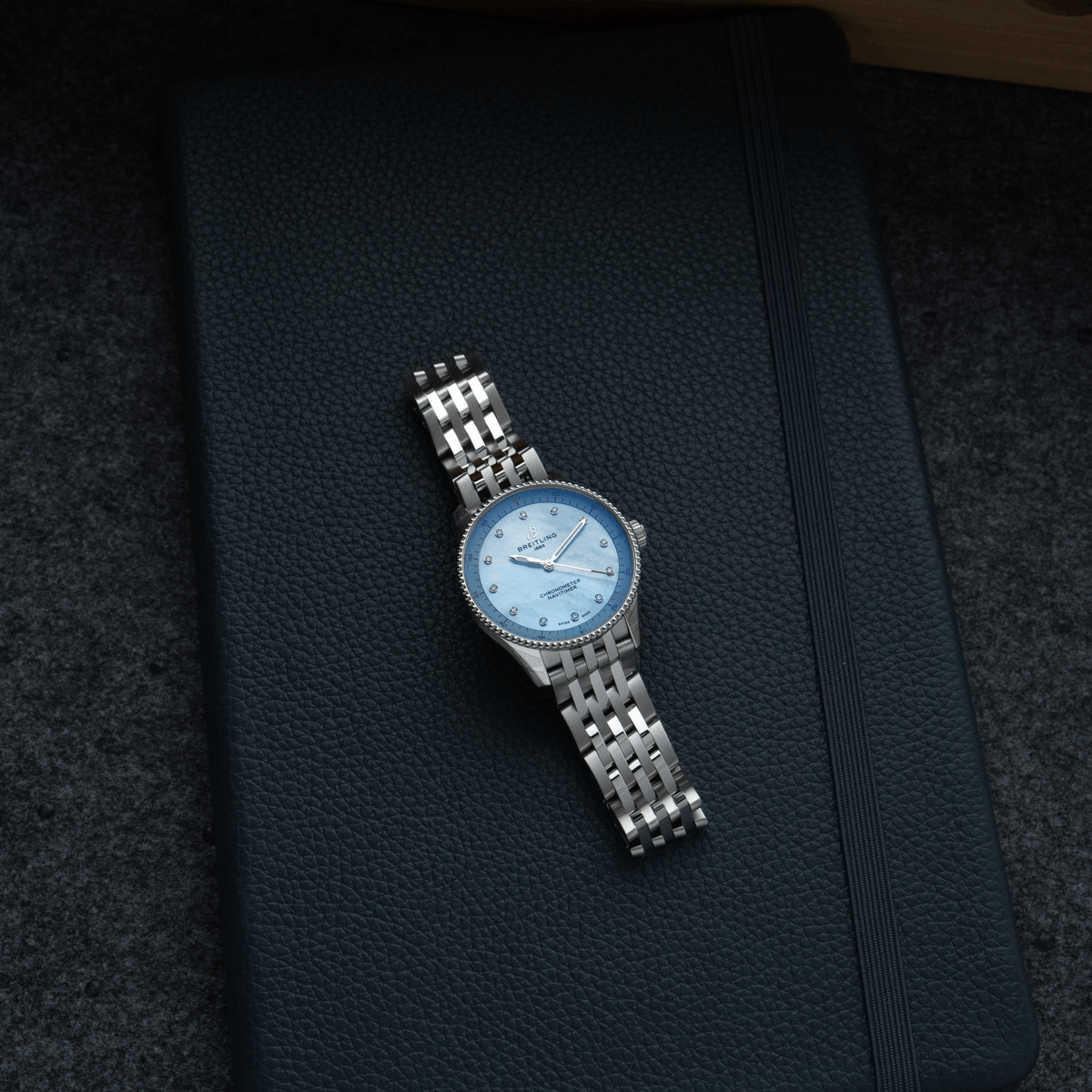 Breitling Navitimer 32 Produktbild main 2