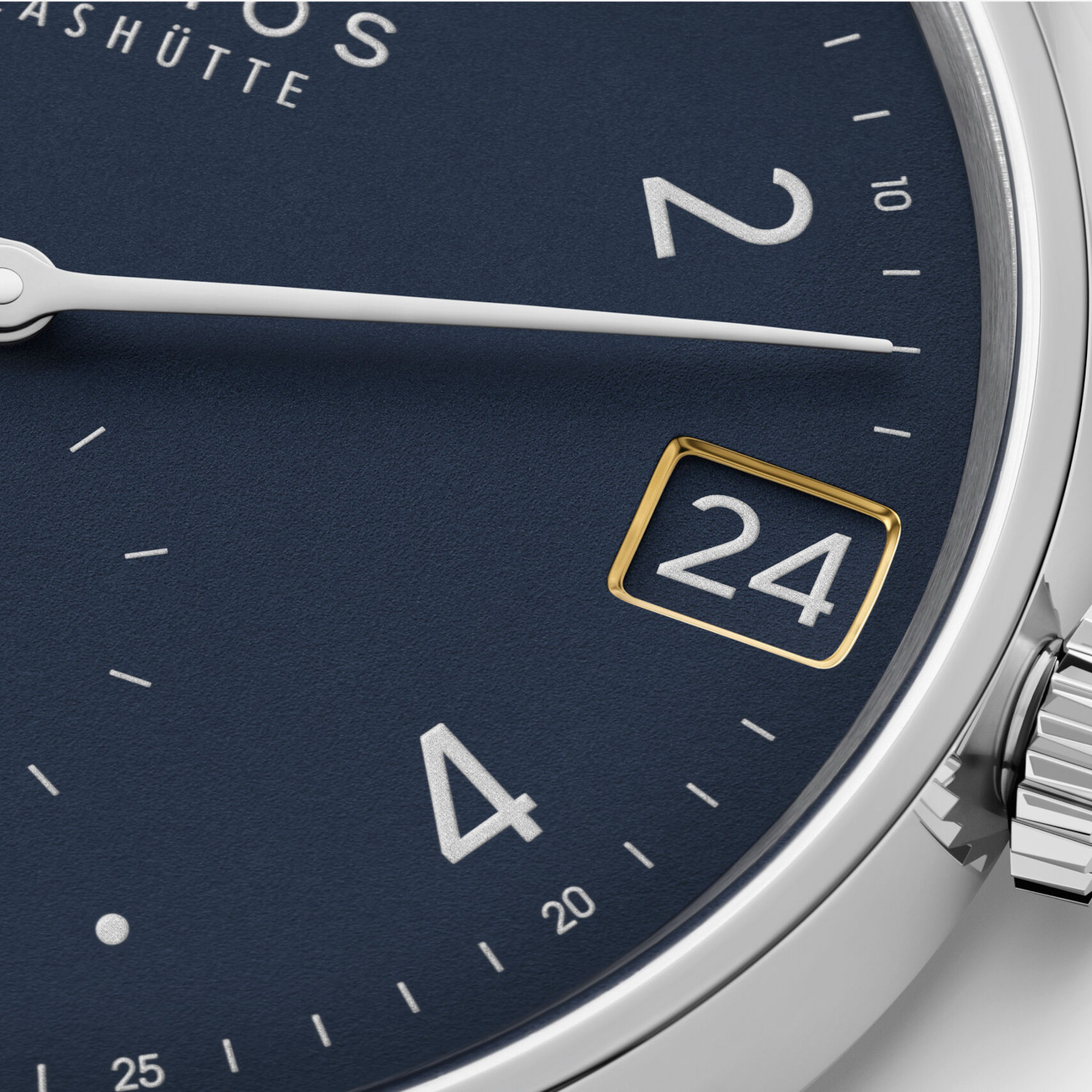 NOMOS Glashütte Minimatik 39 Datum Blau Produktbild main 4